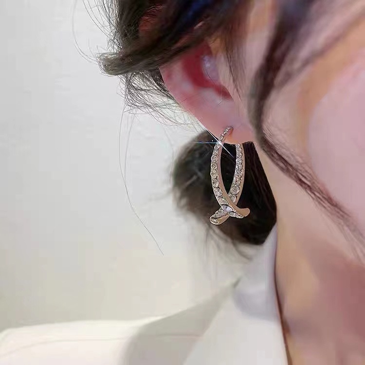 Anting Giwang Model Silang Dengan Kristal dan Berlian Imitasi (Takota 034)