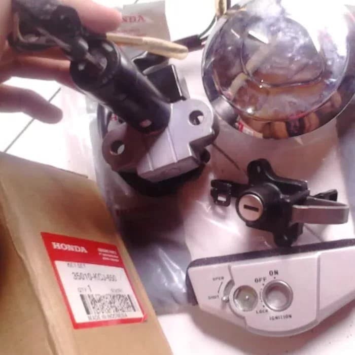 kunci kontak + jok + tangki assy tiger revo ori AHM