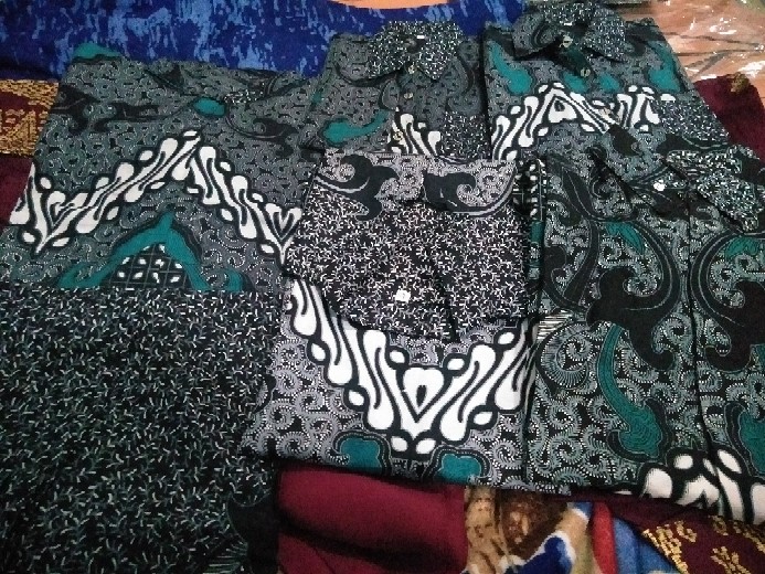 Batik Couple Keluarga Sania Ruffle Ori Ndoro Jowi Dnt Couple Batik Sarimbit Motif Dimensi Abu