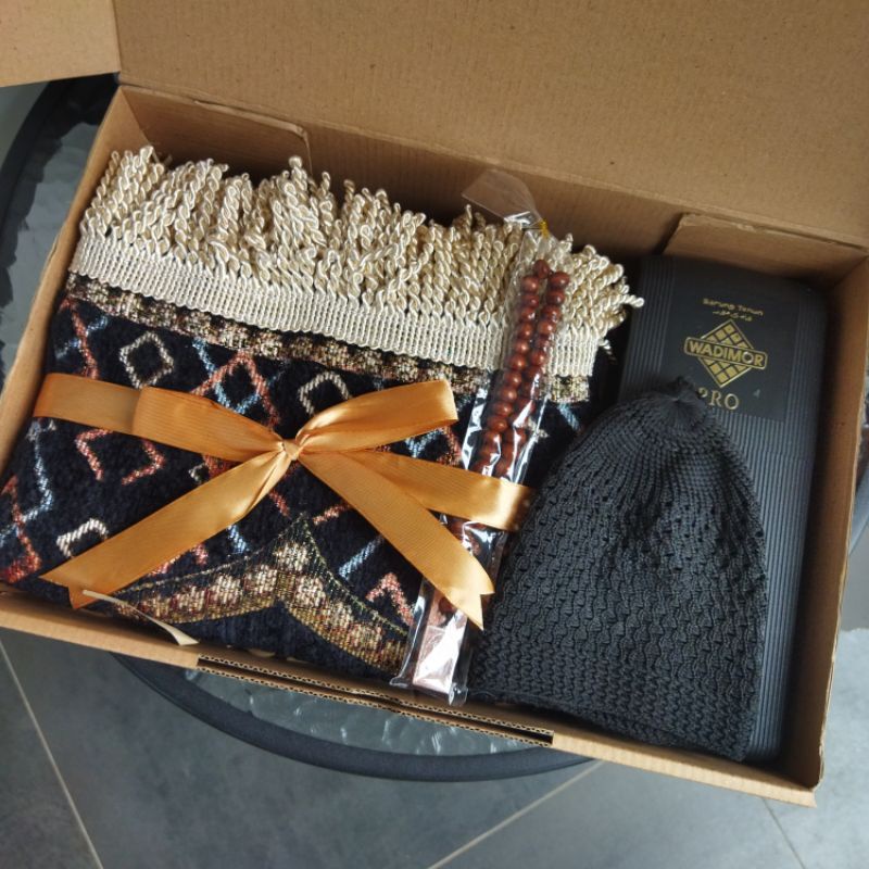 

HAMPERS KADO COWOK ALAT SHOLAT