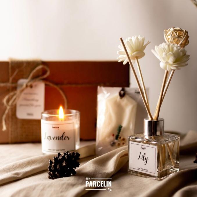 

Reed Diffuser Scented Candle - Birthday/Anniv/Wedding Gift & Souvenir