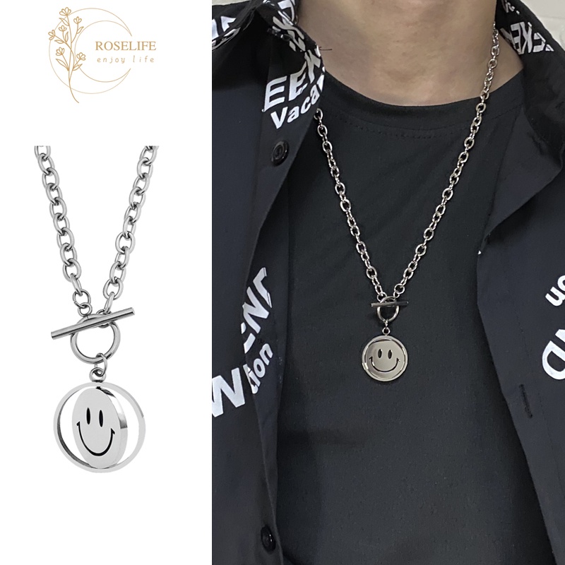 Roselife Kalung Rantai Stainless Steel Dengan Liontin Emoji Smiley Face Untuk Unisex / Pria / Wanita