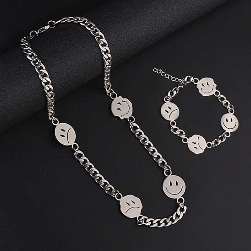 Kalung Bahan Stainless Steel Motif Emoji Untuk Pasangan