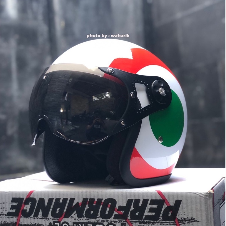 Jual Helm vespa retro italian flag dan xential white putih italy ...