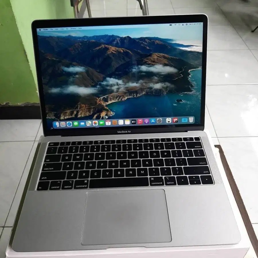 Laptop Macbook Air i5 RAM 8GB SSD 256GB beakas second