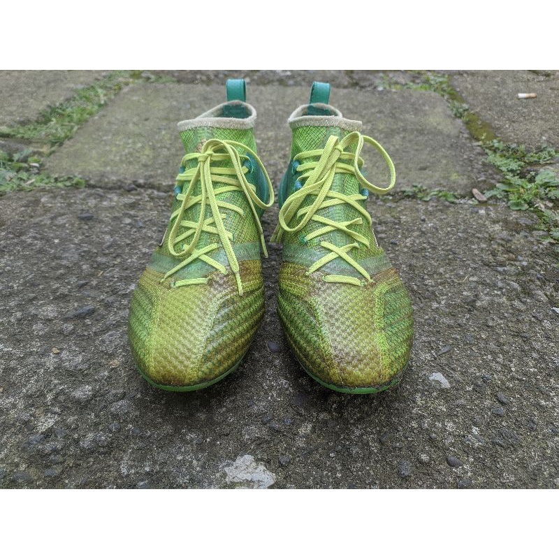 sepatu bola adidas bekas size 41