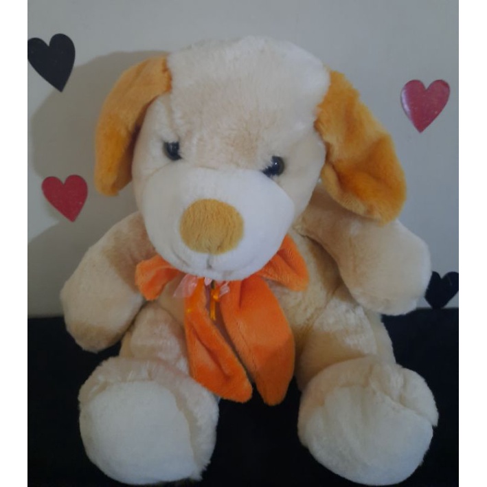 Boneka anjing duduk pita warna coklat muda