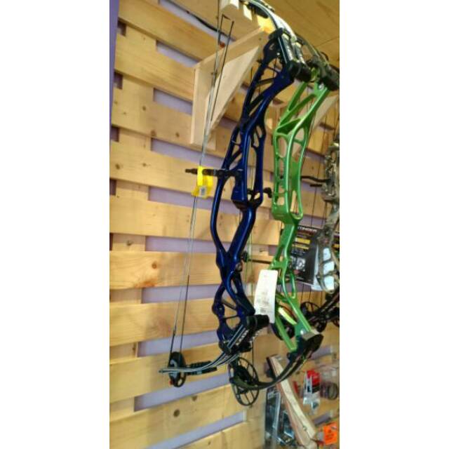 COMPOUND HOYT PREVAIL 37 X3 XT2000