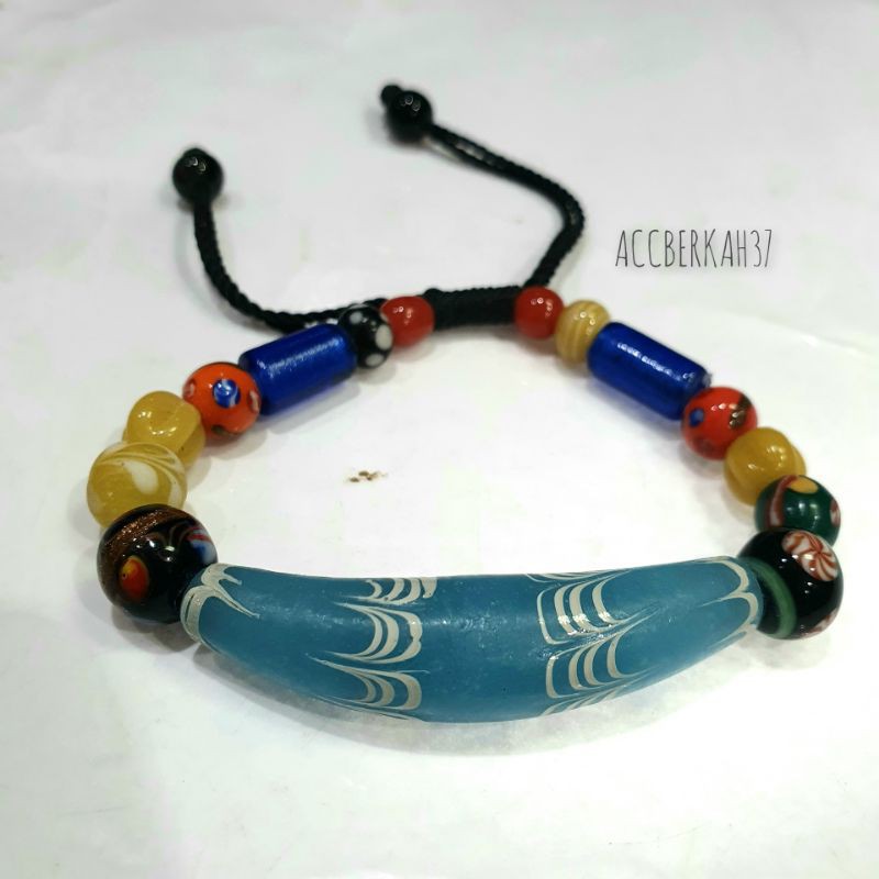 Gelang etnik khas dayak kalimantan