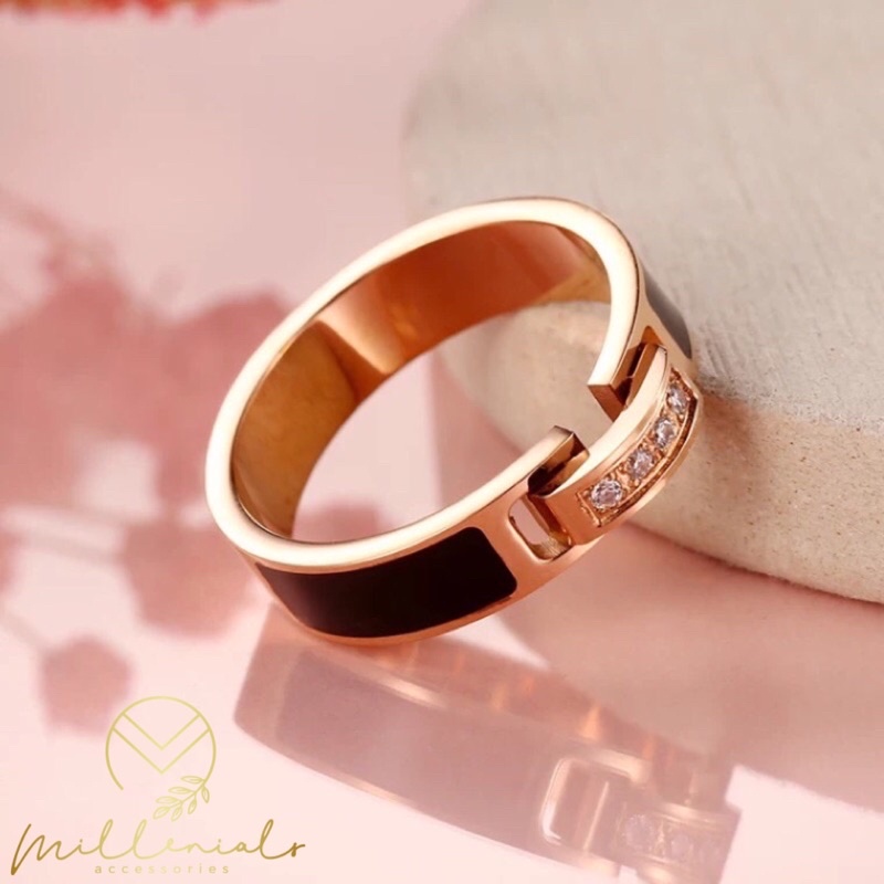 Vanda Titanium Ring / Cincin Hitam Strip Mata Tanam Jepit Anti Karat