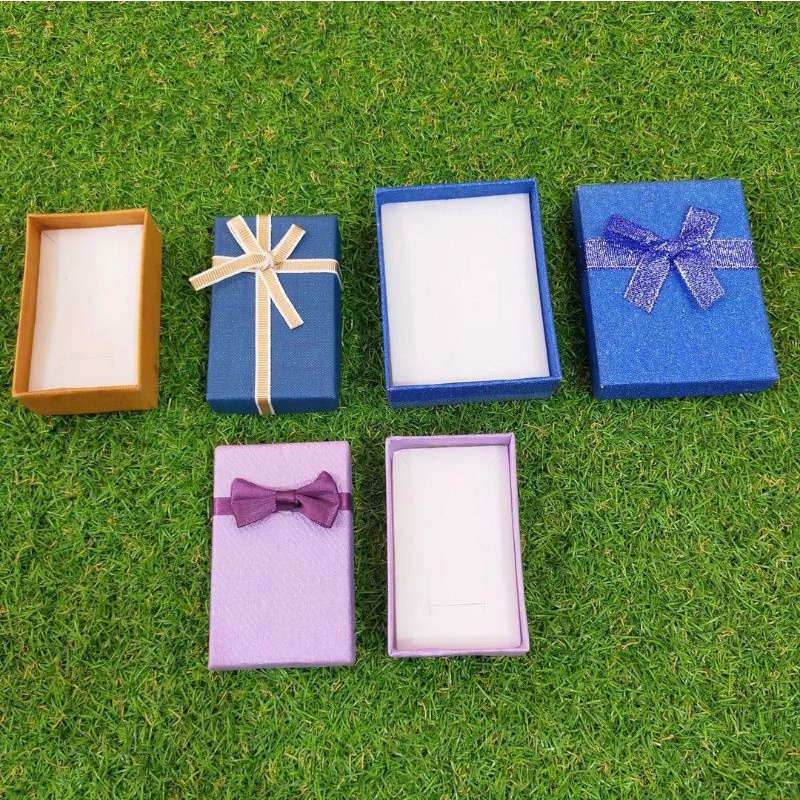 

Kotak Kado Tempat Cincin Dan tempat Kalung