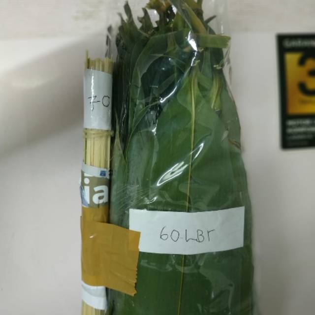 

DAUN BAMBU SATU PAKET BUNGKUS BACANG Isi 100 pcs/DAUN BAMBU PLUS TALI 100 pcsSIAP PAKAI