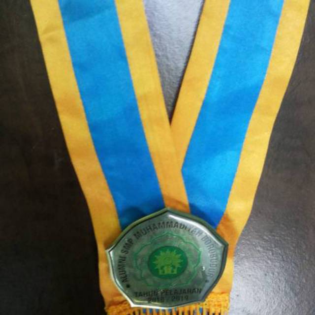 Gordon wisuda Samir slempang wisuda logo kuningan