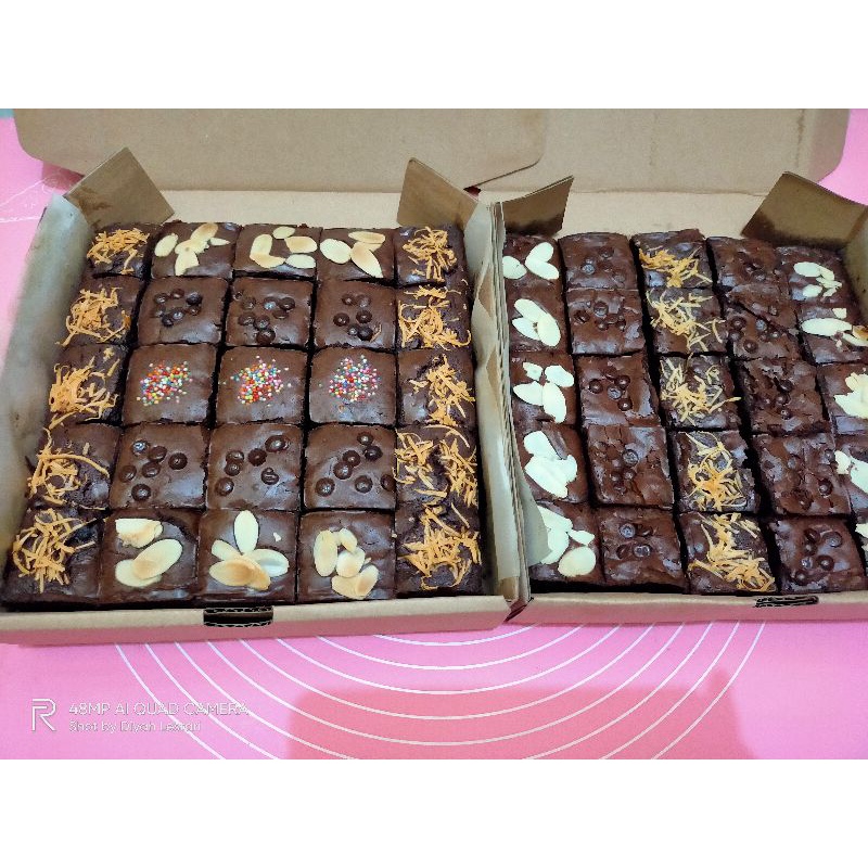 

Shiny Crust Brownies, Brownies Sekat, Fudgy Brownies ukuran 20x20
