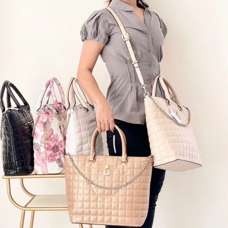 8.8 SALE | GUESSS Kobo 4g Logo Tote Bag