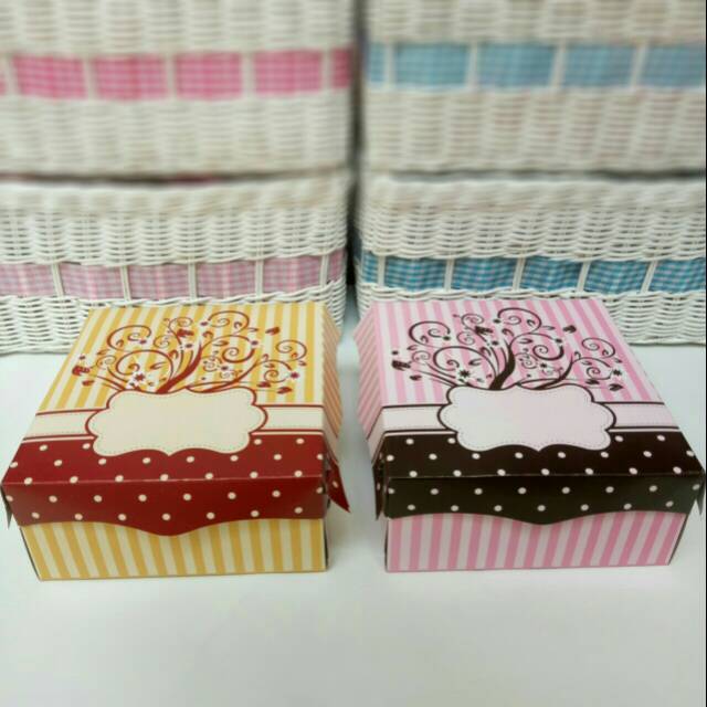 

Box kue 15x15x7