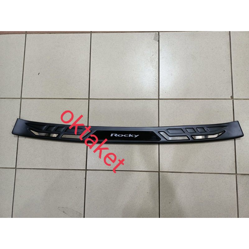 Sillplate Belakang Daihatsu Rocky hitam list chrome