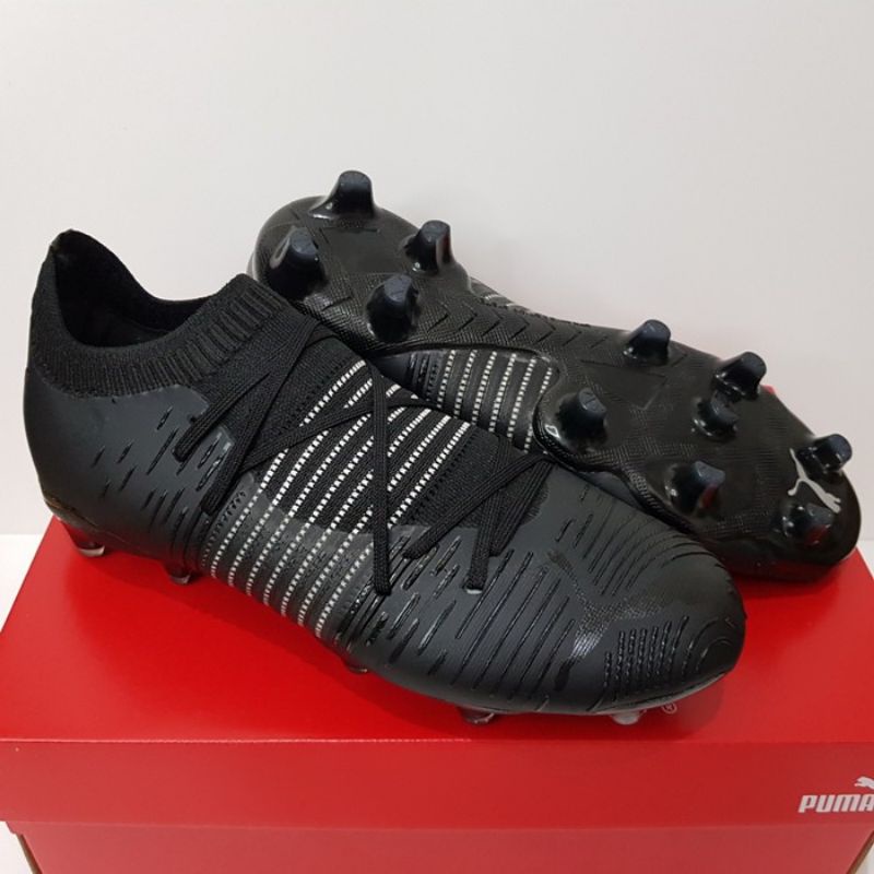 Sepatu Bola Puma Future Z Black .