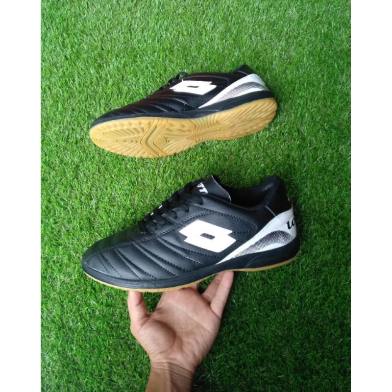 Sepatu Futsal Lotto