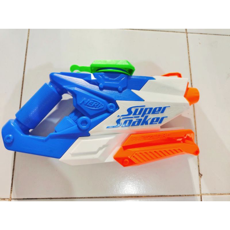 Nerf Super Soaker Pistol Mainan Air Piranha Splashmouth Biru