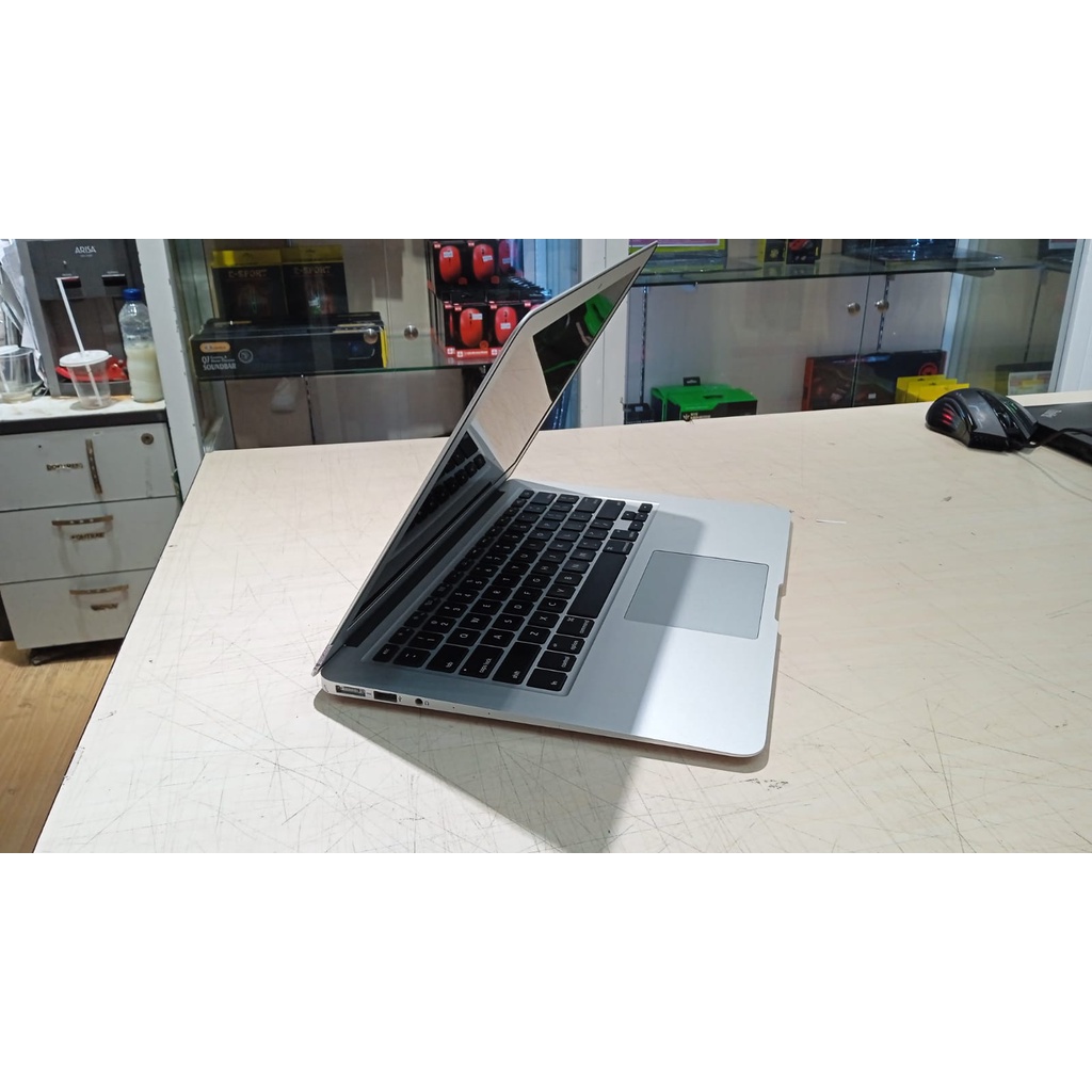 ORIGINAL MACBOOK AIR 2017 MQD42 intel core i5 1.8 gz 8GB SSD 256 TERLARIS