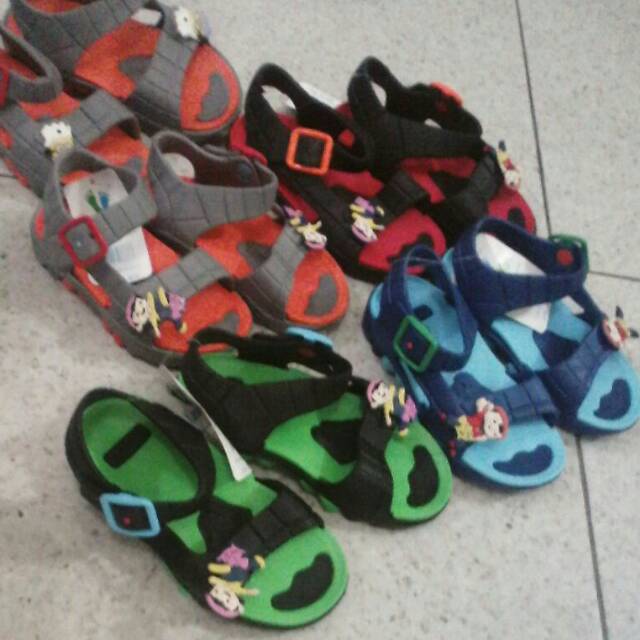 Sandal gunung kanan kiri