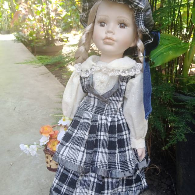 Boneka Porselen 1 / Porcelain Doll 1