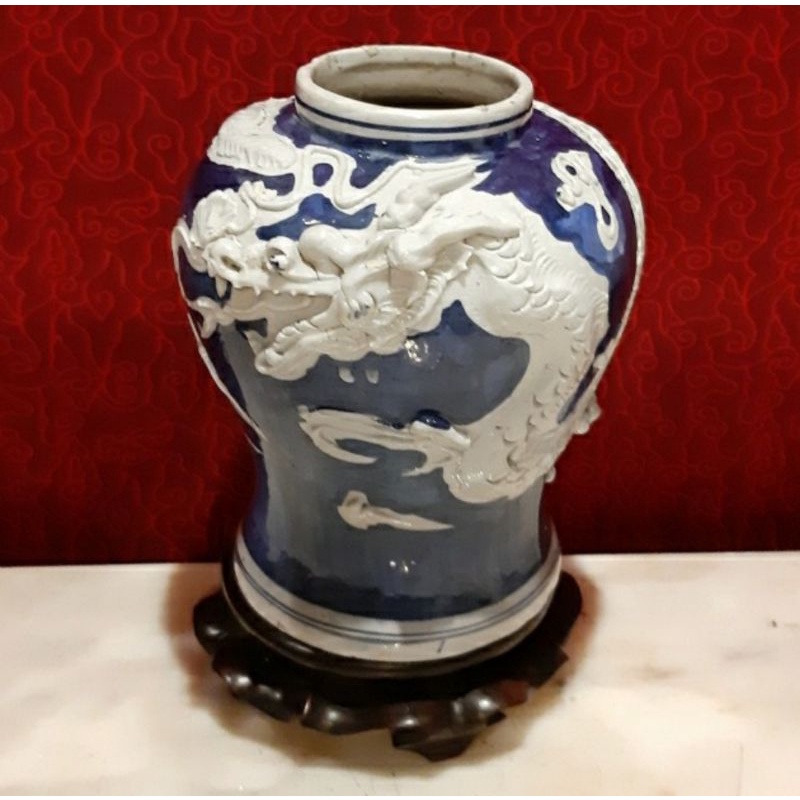 Guci Keramik Naga Timbul