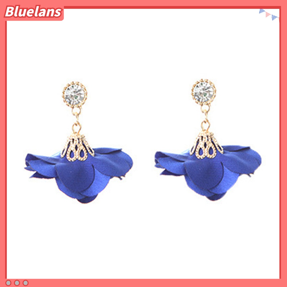 Anting Stud Liontin Bunga Bahan Kain Aksen Berlian Imitasi Gaya Vintage Untuk Wanita