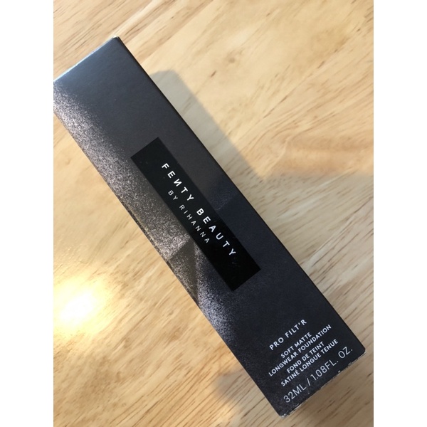 Foundation Fenty beauty by Rihanna