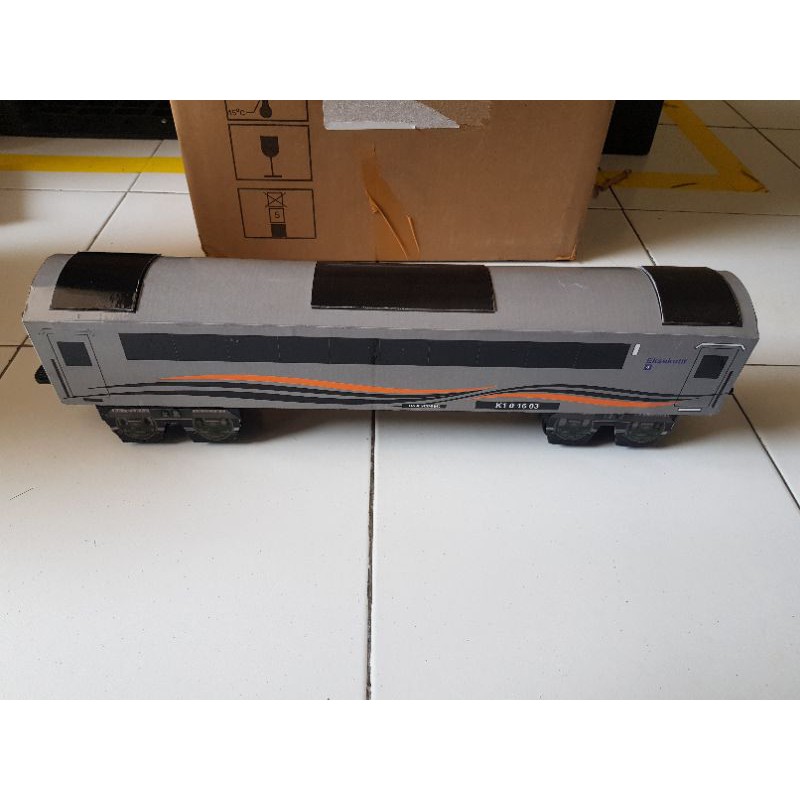 miniatur gerbong kereta api