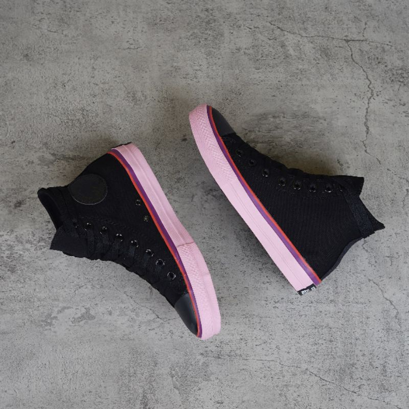 CONVERSE Clasic Hi X Opi Black Pink