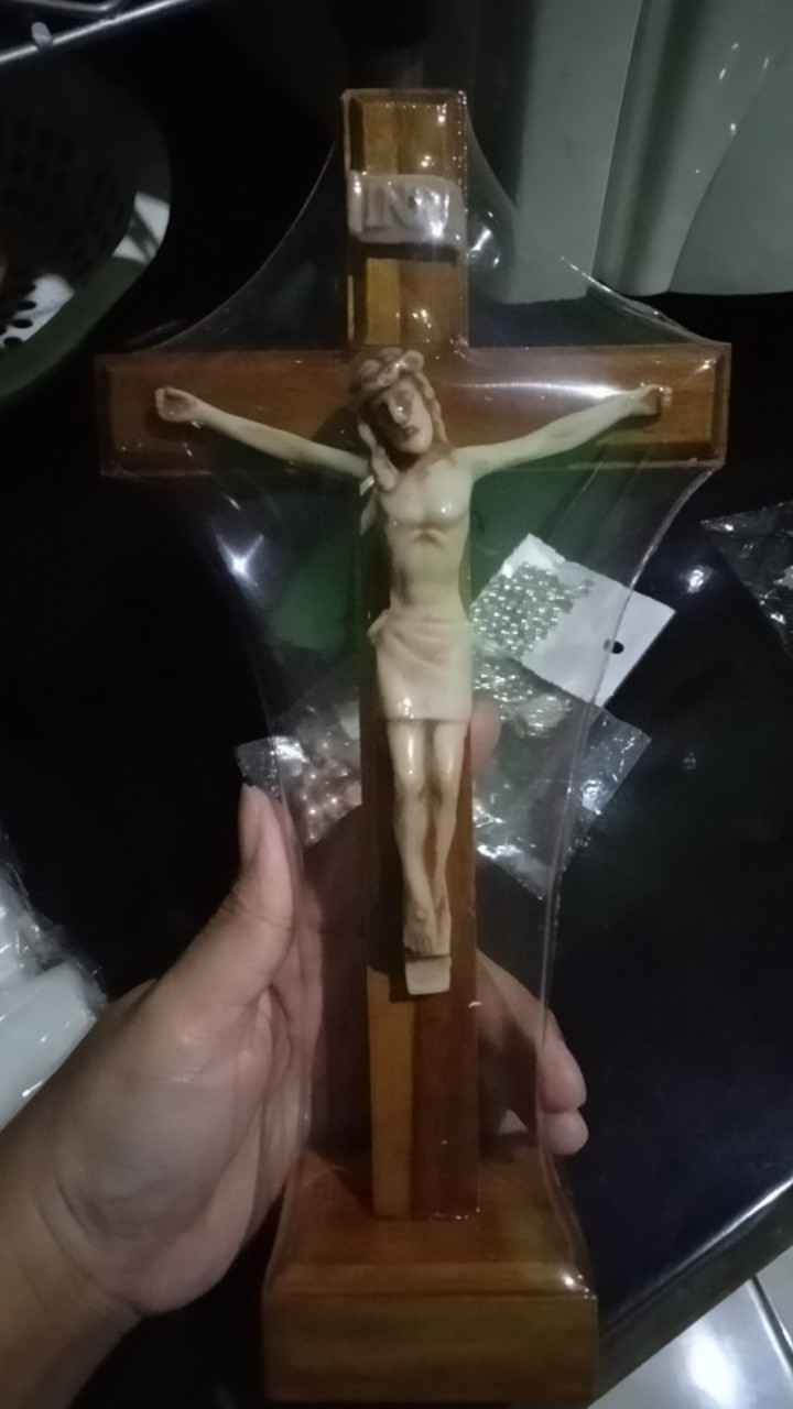 Salib Duduk Kayu 27 Cm