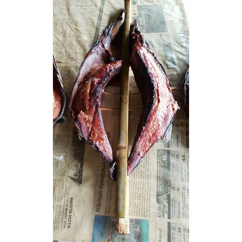 

Fresh Promo Cakalang Fufu / Cakalang Asap Berat 1Kg (2 tusuk)