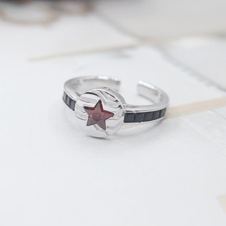 Cincin Bentuk Bintang Aksen Zircon Merah Gaya Kasual Untuk Pria Dan Wanita