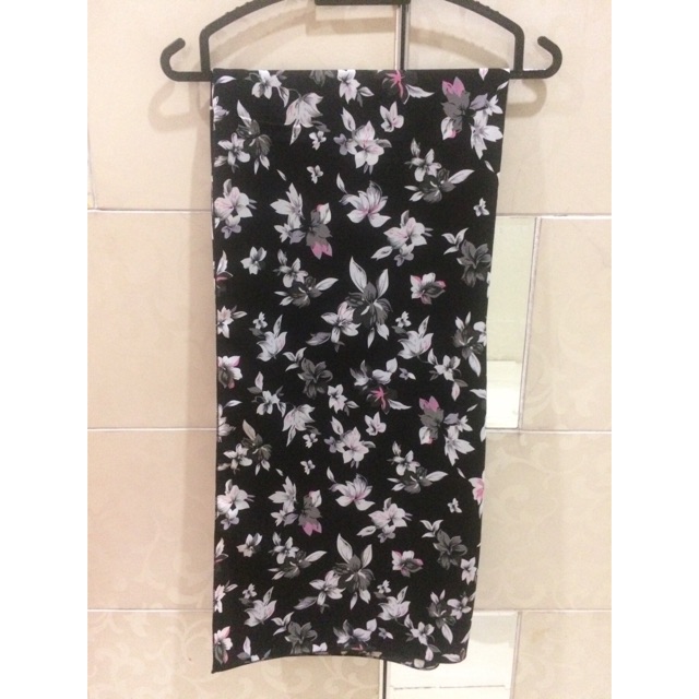 HIJAB KERUDUNG SEGI EMPAT MOTIF BUNGA SEGI 4