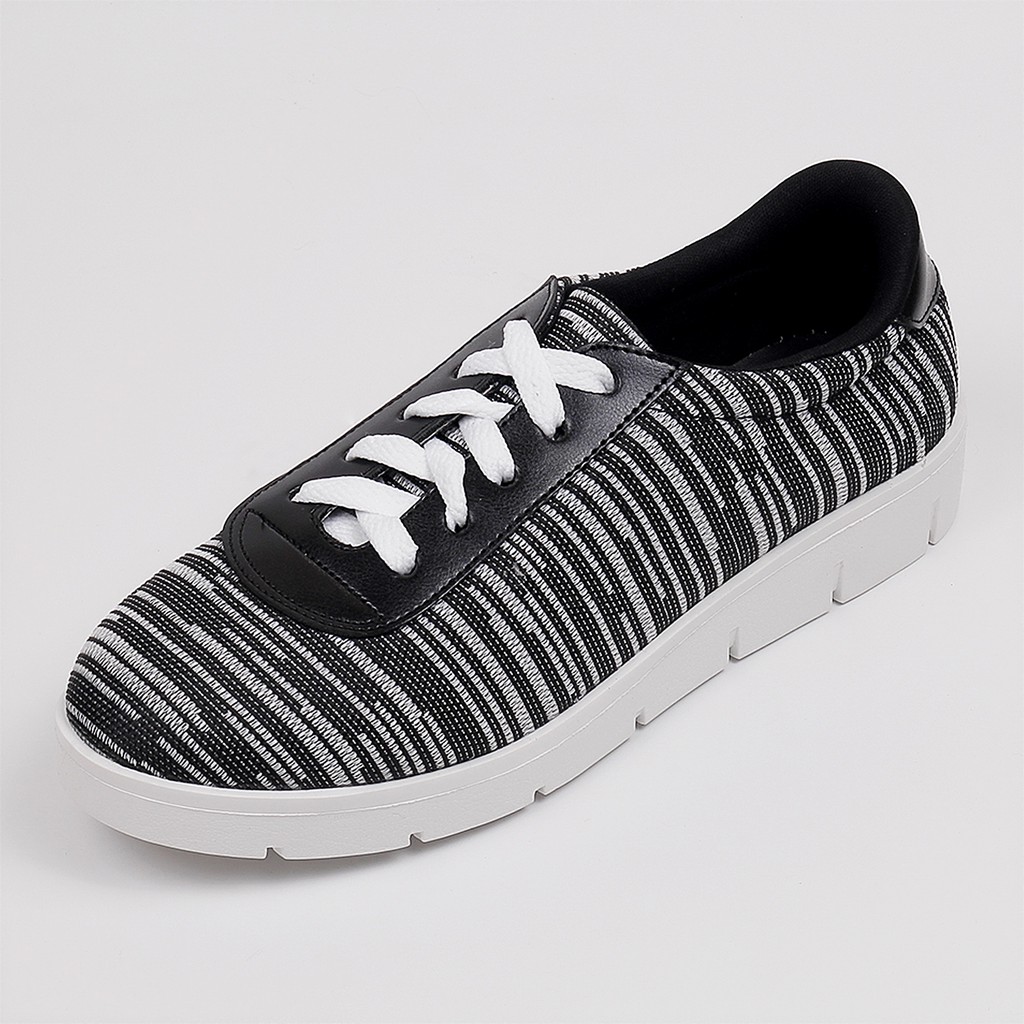 black trainers shoezone