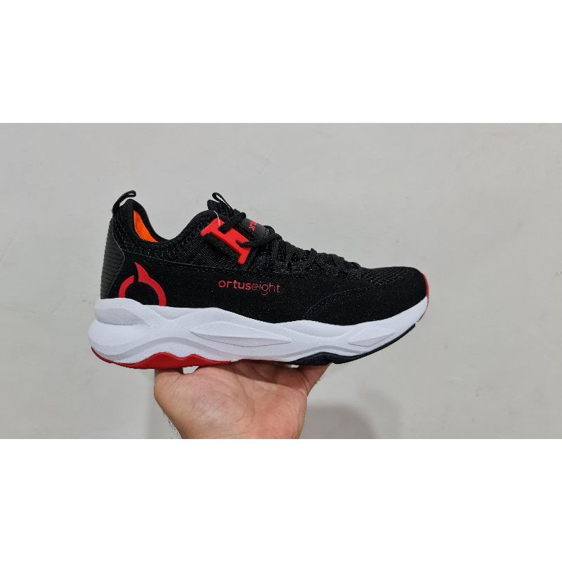 SEPATU RUNNING ORTUSEIGHT COLOSUS BLACK ORTRED
