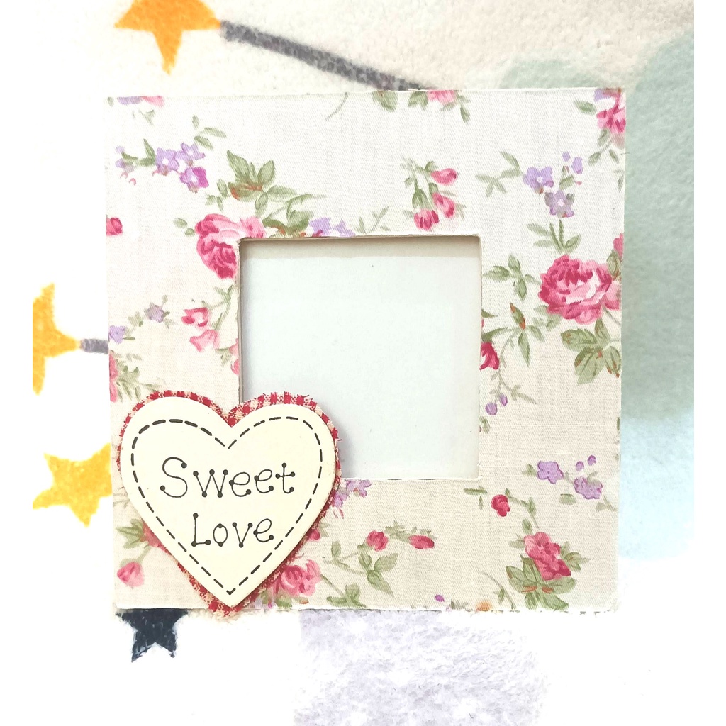 Floral Square Frame / Bingkai Figura Foto Segi Bermotif