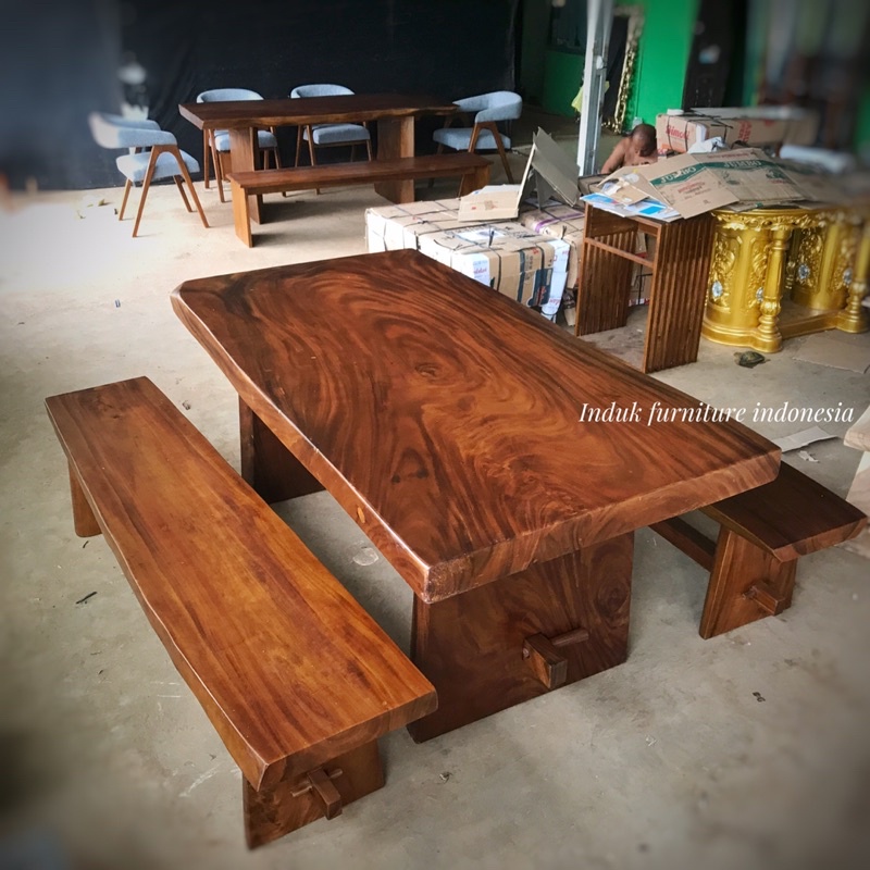 MEJA MAKAN TREMBESI KAYU SOLID. SET MEJA MAKAN SOLID TANPA SAMBUNGAN