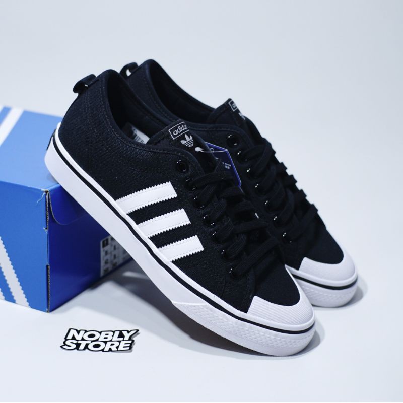 black adidas nizzas