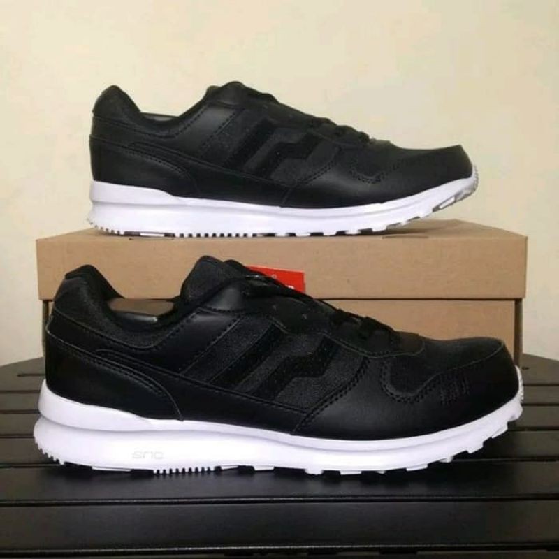 Sepatu piero jogger black white