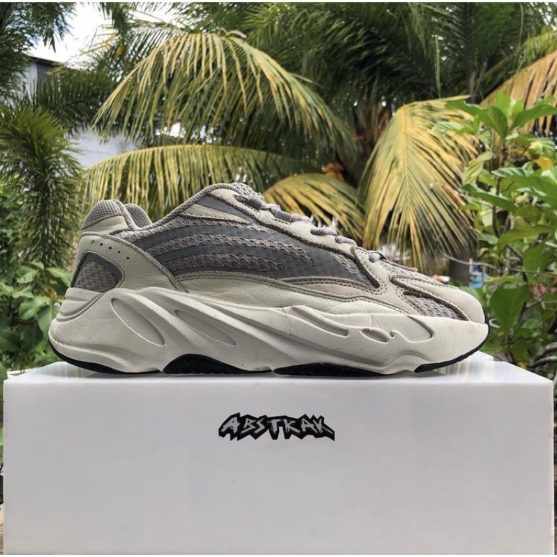 Adidas Yeezy Boost 700 V2 Static ( size 41 1/3 )