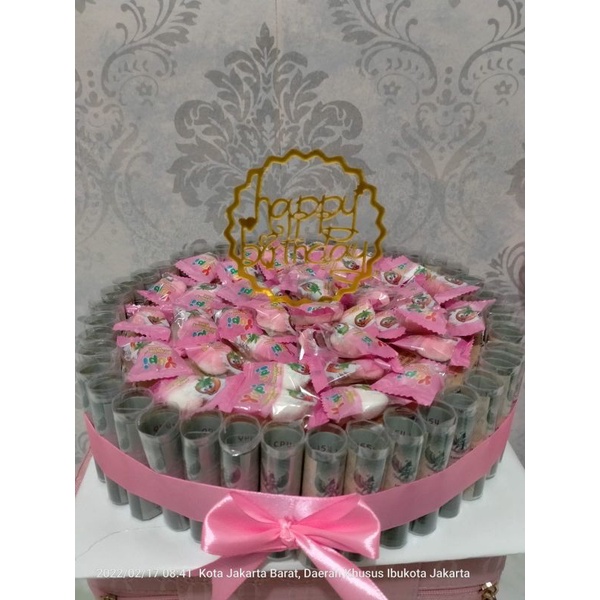 

Kue ulang tahun uang