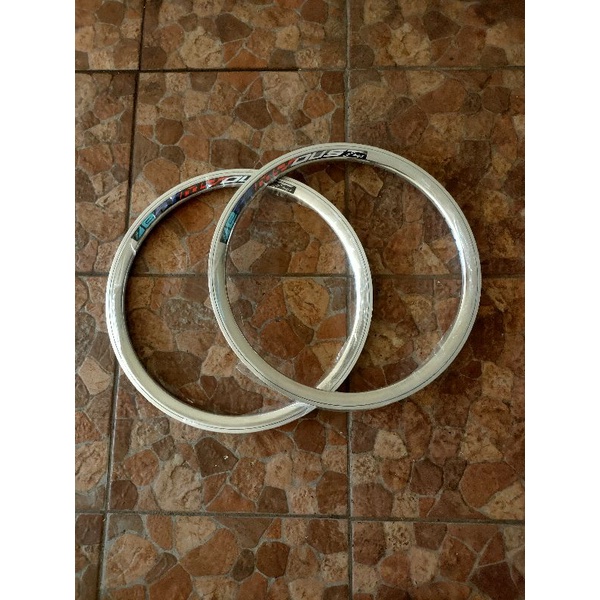 RIMS 20 451 GT HALF5 28H JUMP HOLE 3 CM
