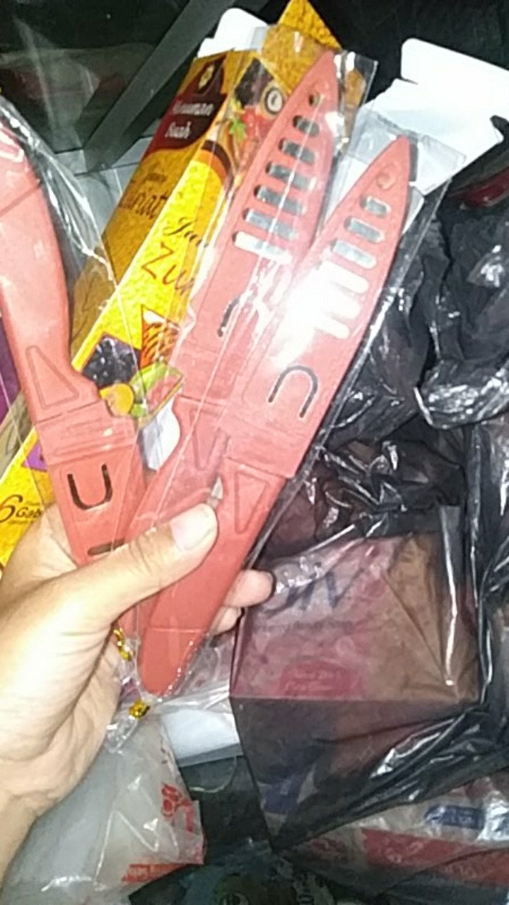 Pisau Buah/pisau Dapur Tajam Murah /merah