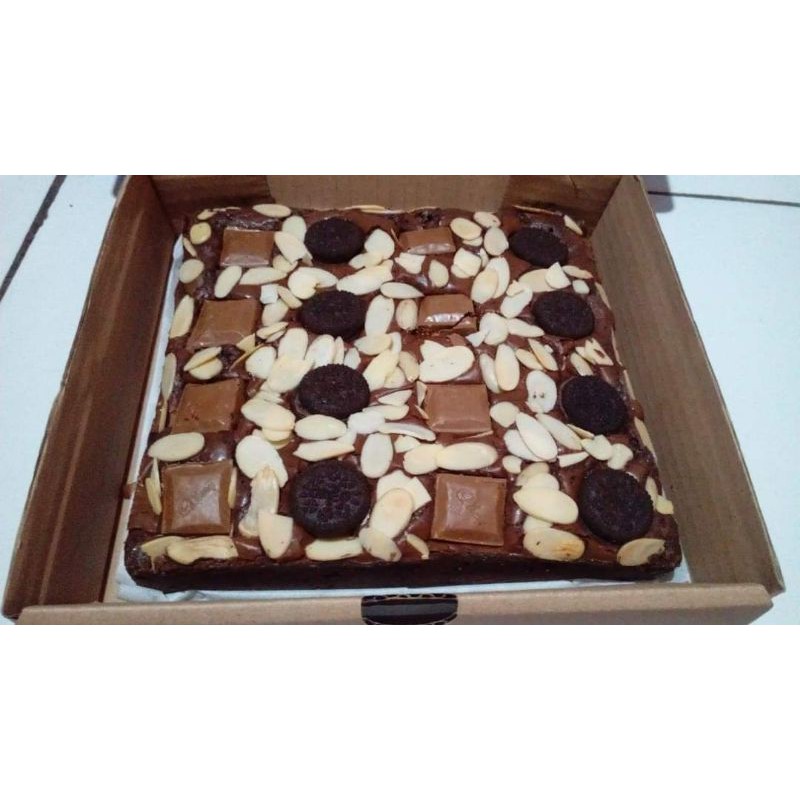 

fudgy brownies full toping