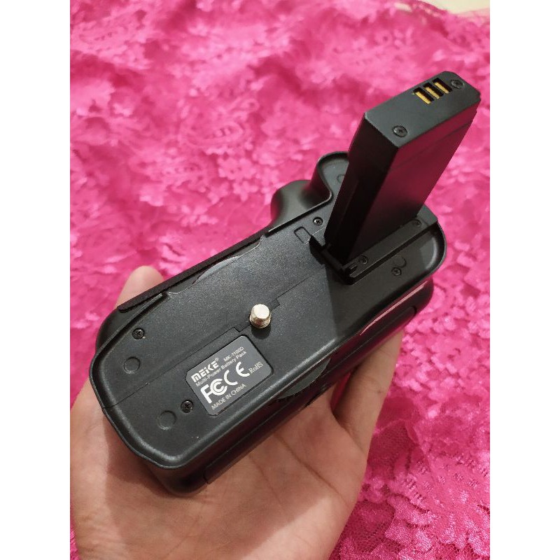 Baterai Grip MEIKE Canon 1100D / Battery Grip Canon 1100D Kamera DSLR- Arkcam