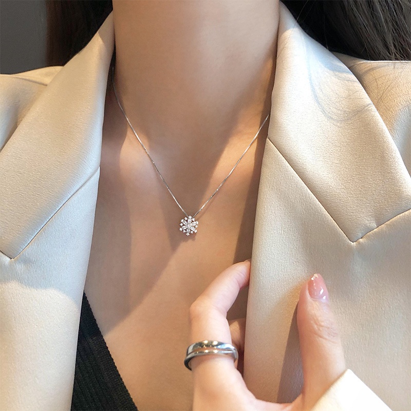 Korean version of zircon snowflake light luxury temperament all-match pendant clavicle chain 210807