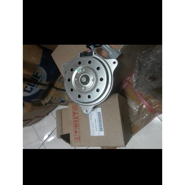 Motor fan radiator nissan march